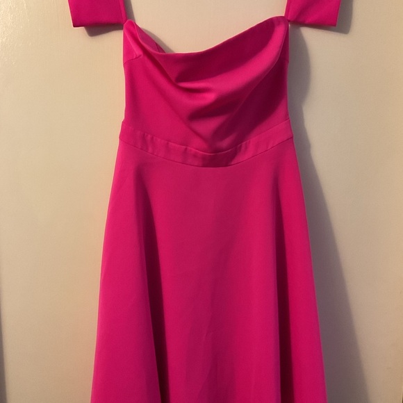 ⭐️ NWOT Lucy Paris Off The Shoulder Midi DressIn Brilliant Fuchsia Size XS - Picture 3 of 7